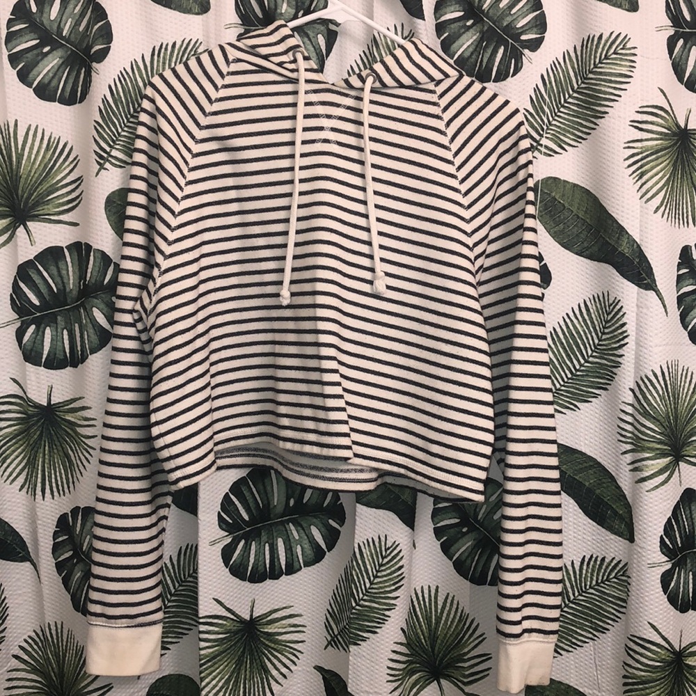 Cropped sweater/hoodie